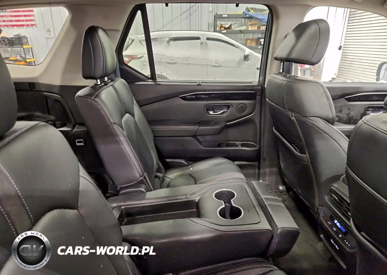 2023 Honda Pilot Touring VIN:5FNYG1H76PB008105 - 11