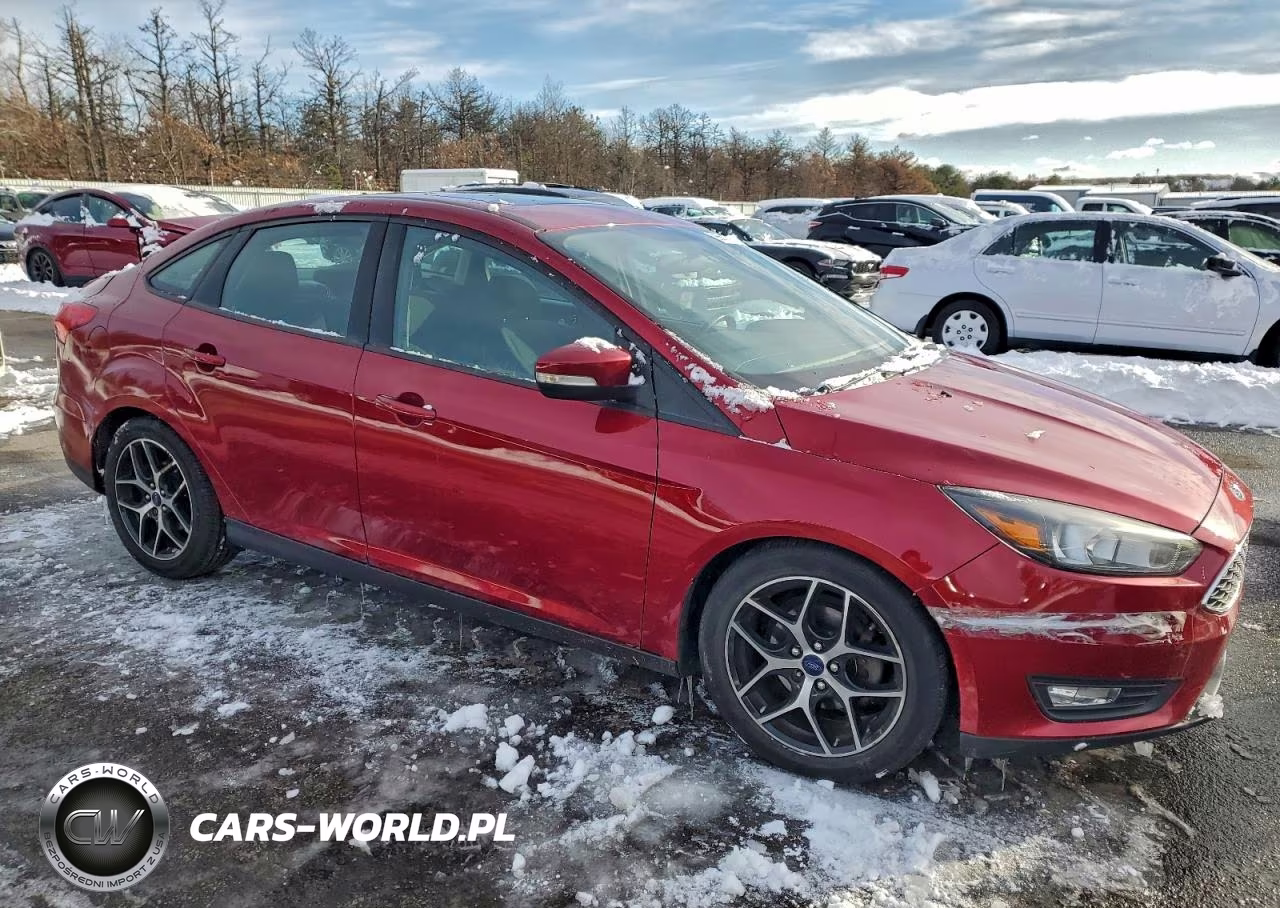 2017 Ford Focus Sel VIN:1FADP3H24HL250913 - 4