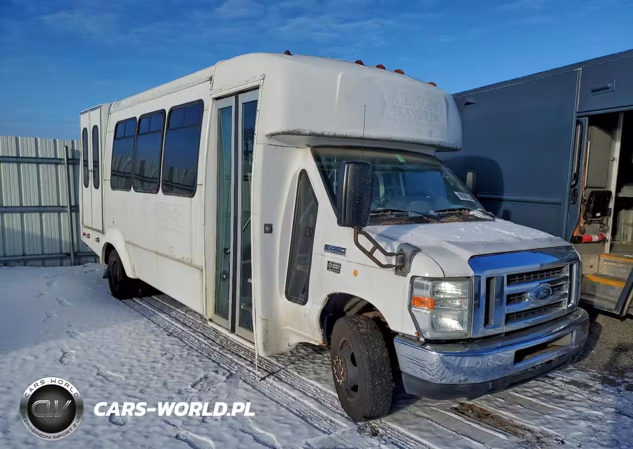 2012 Ford Econoline E450 Super Duty Cutaway Van