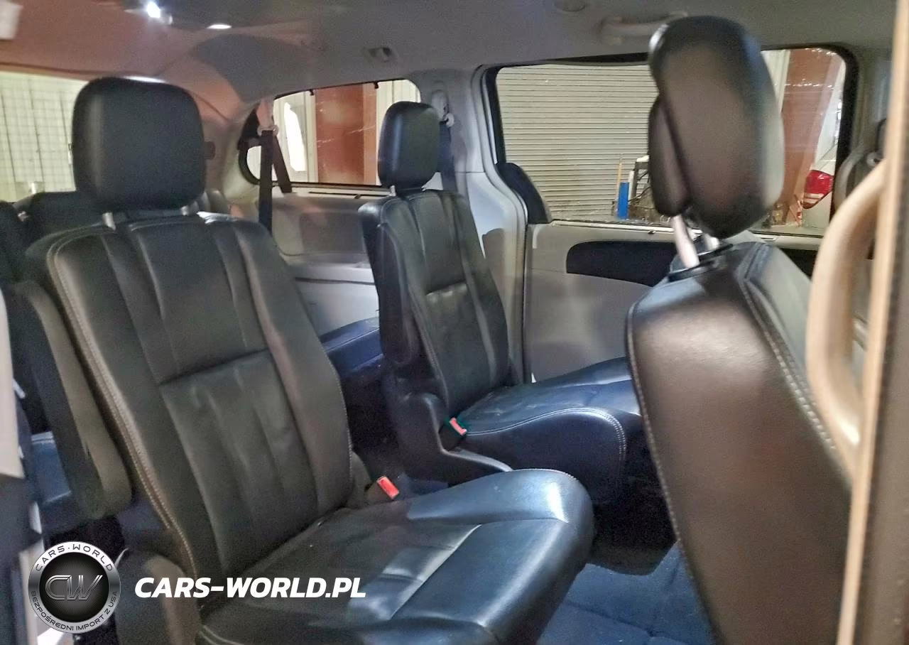 2015 Chrysler Town & Country Touring VIN:2C4RC1BG6FR709304 - 11