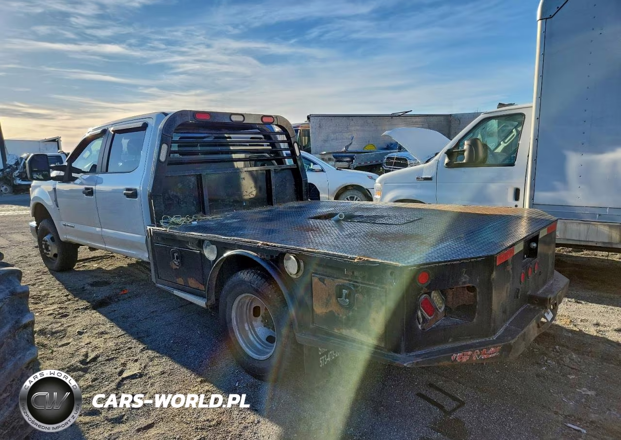 2018 Ford F350 Truck Cab And Chassis VIN:1FD8W3HT7JEC39529 - 3