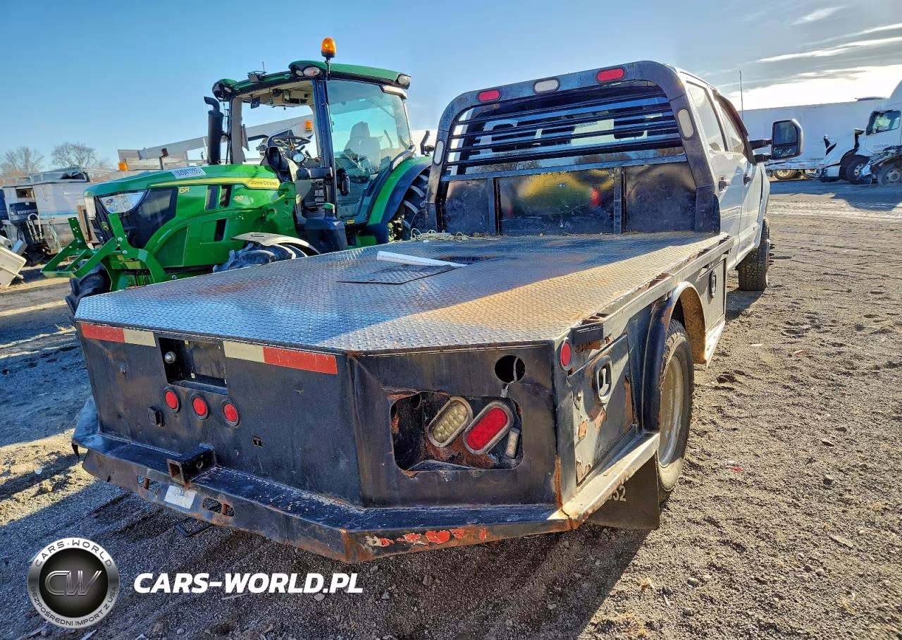 2018 Ford F350 Truck Cab And Chassis VIN:1FD8W3HT7JEC39529 - 4
