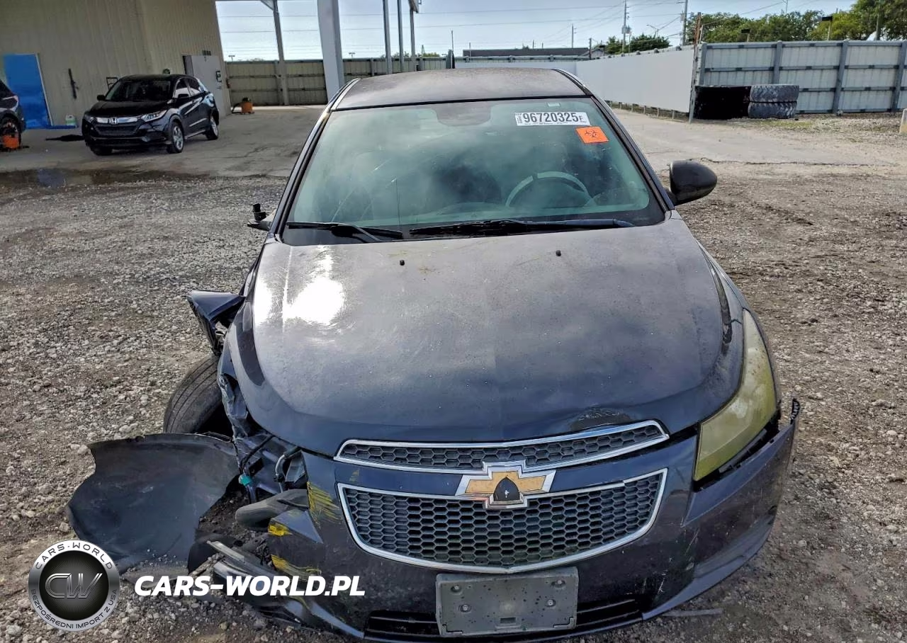 2014 Chevrolet Cruze Ls VIN:1G1PA5SH8E7261752 - 5