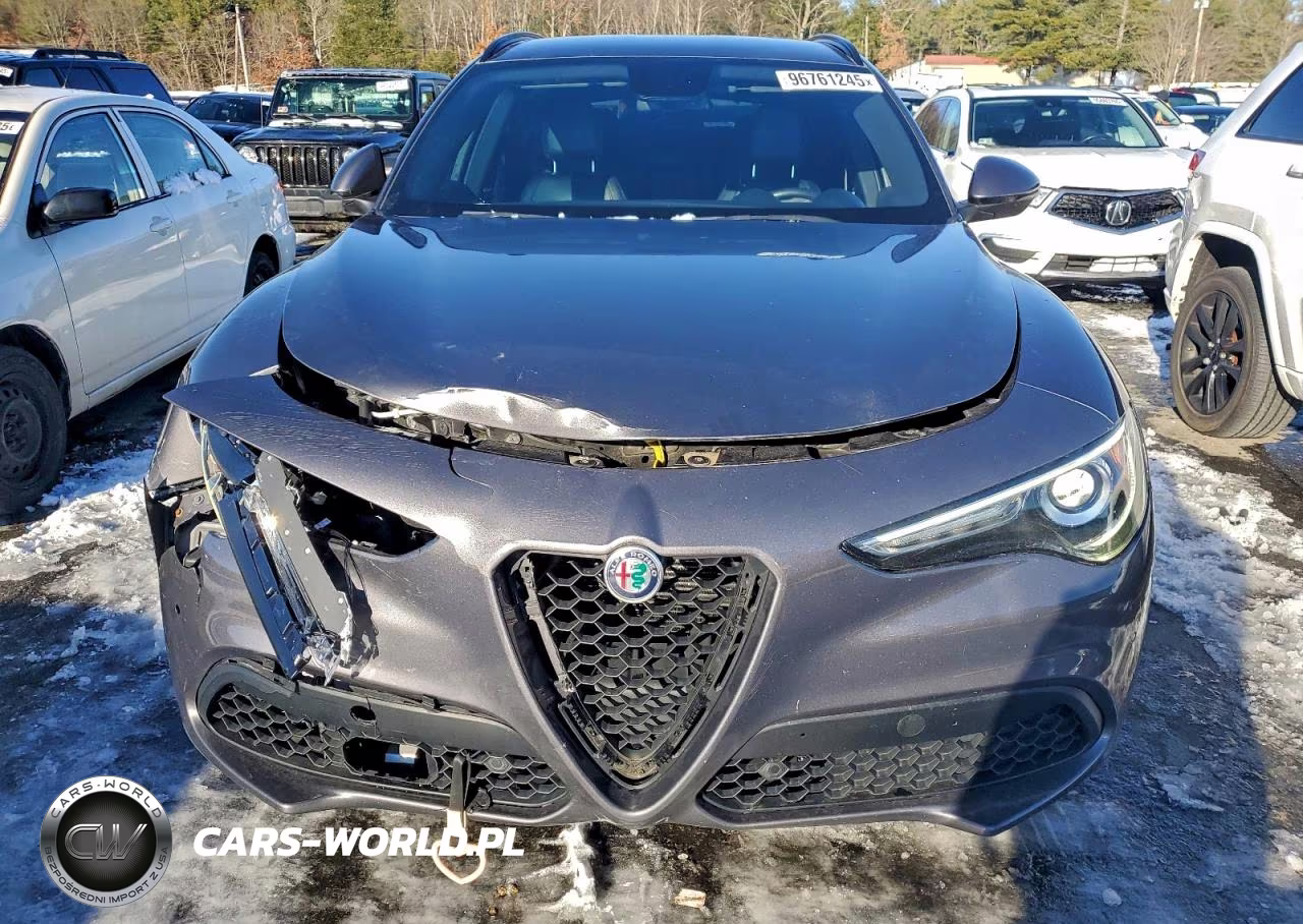 2018 Alfa Romeo Stelvio Ti Sport VIN:ZASFAKNN8J7B70243 - 5