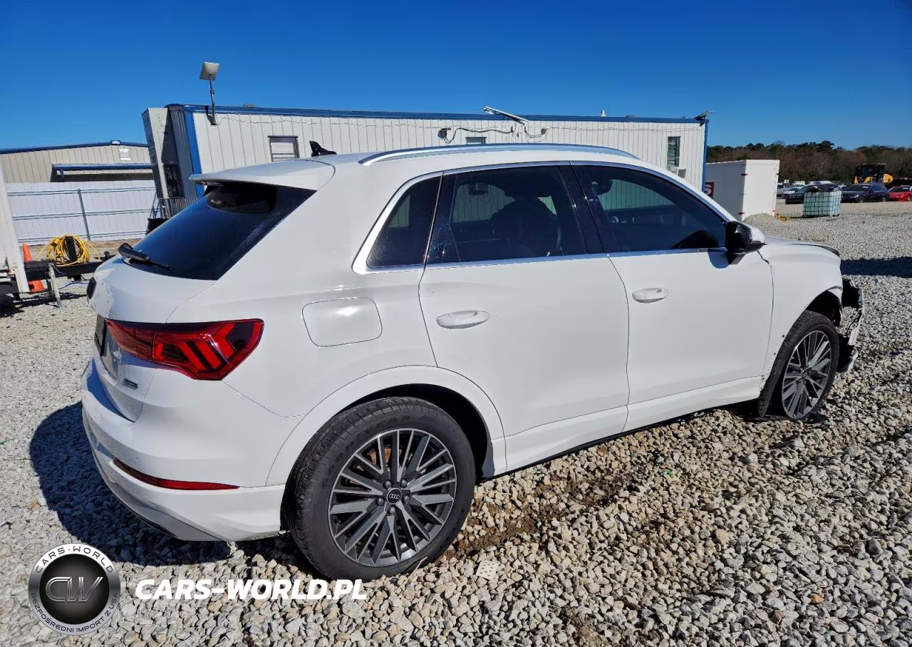 2022 Audi Q3 Premium 40 VIN:WA1AUCF35N1136020 - 3