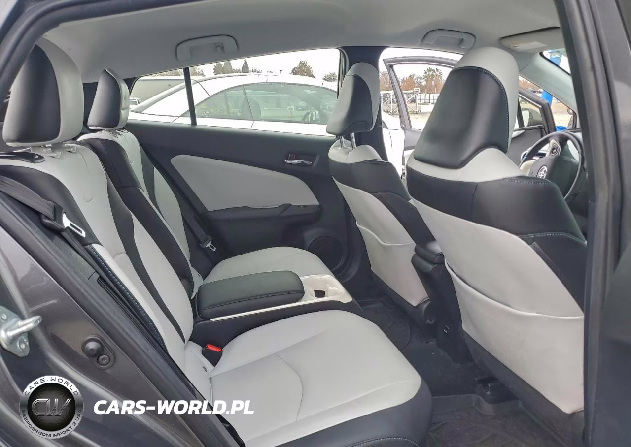 2017 Toyota Prius Prime VIN:JTDKARFP2H3056630 - 10