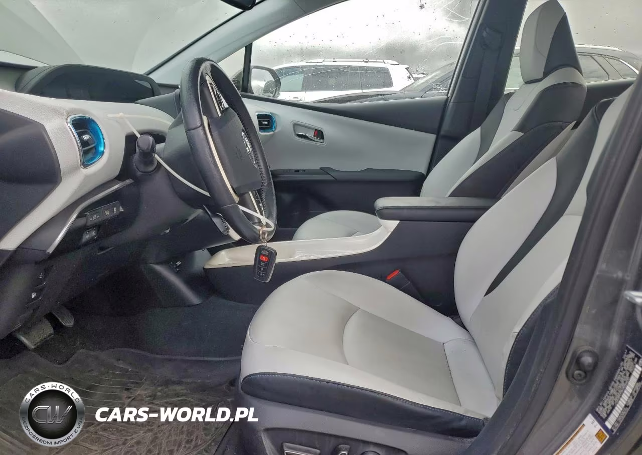 2017 Toyota Prius Prime VIN:JTDKARFP2H3056630 - 7