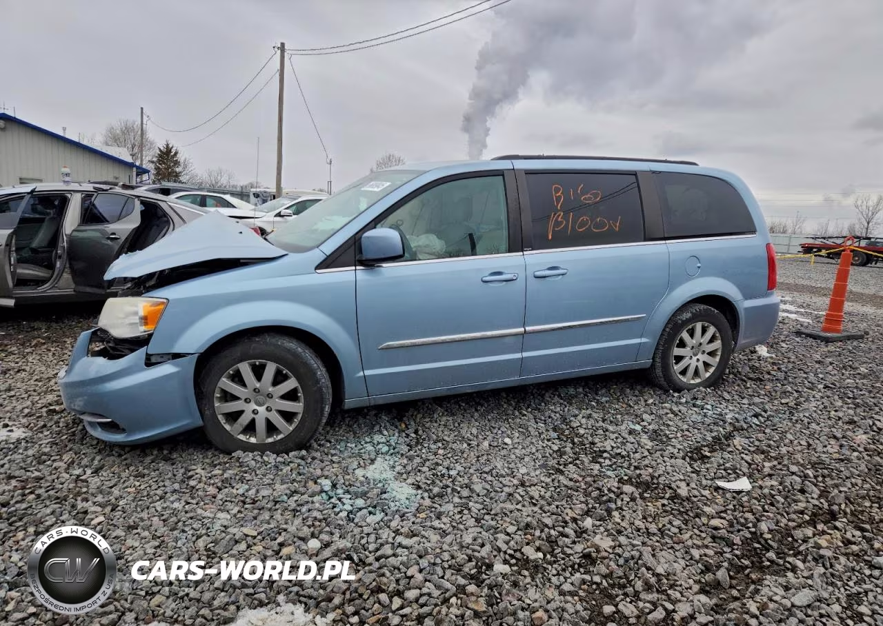 2013 Chrysler Town & Country Touring – zdjęcie 1 z 12