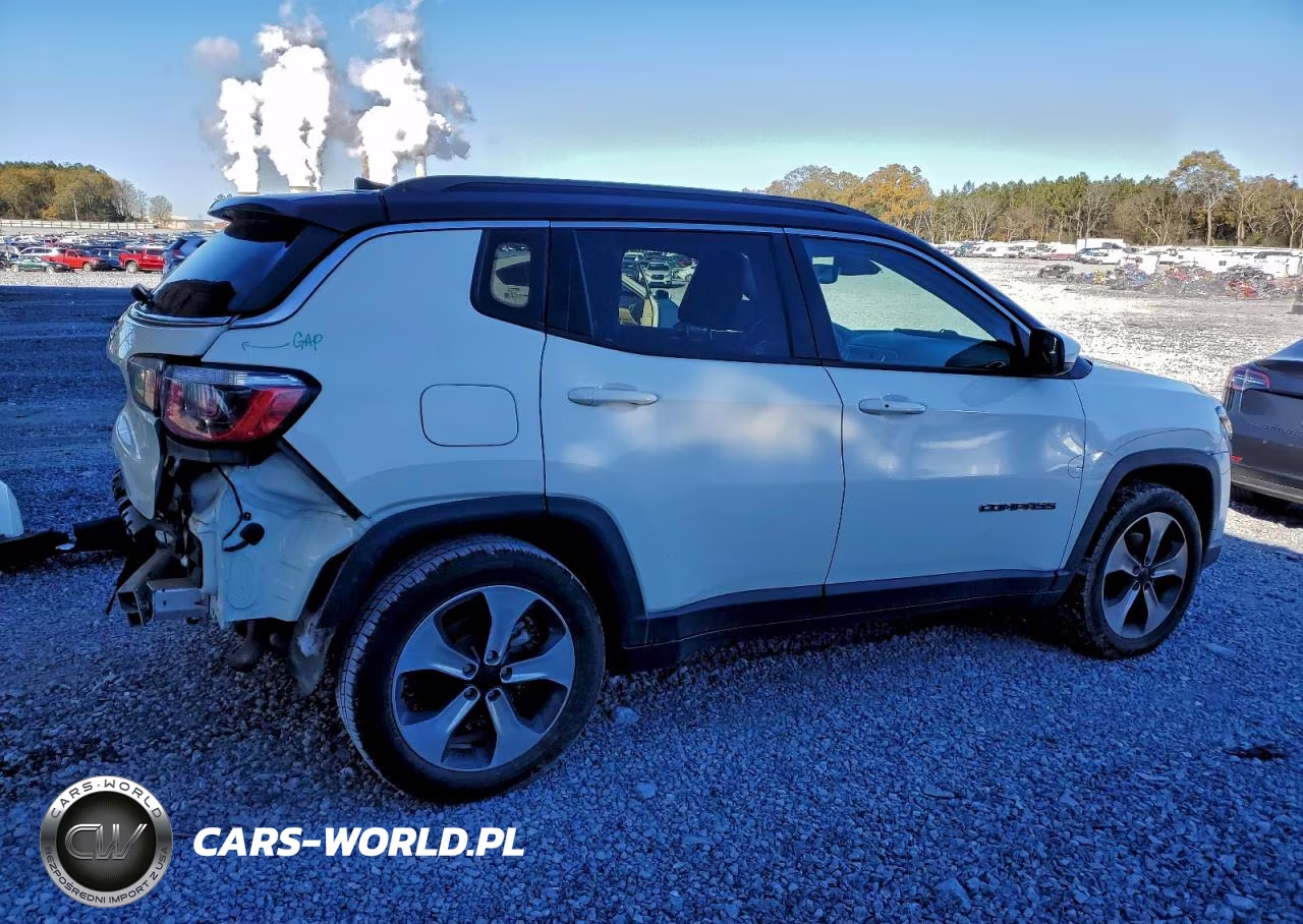 2018 Jeep Compass Latitude VIN:3C4NJCBB1JT125211 - 3