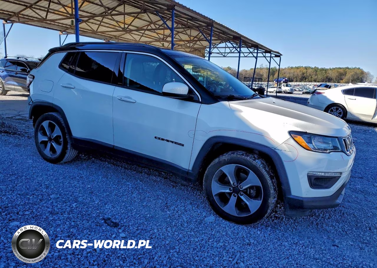 2018 Jeep Compass Latitude VIN:3C4NJCBB1JT125211 - 4