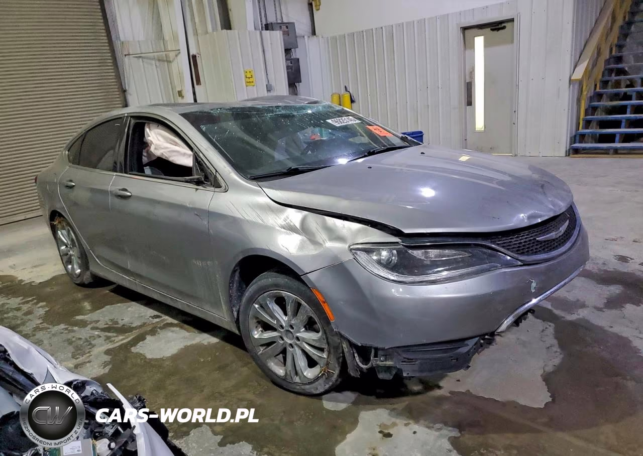 2015 Chrysler 200 Limited VIN:1C3CCCABXFN590228 - 4