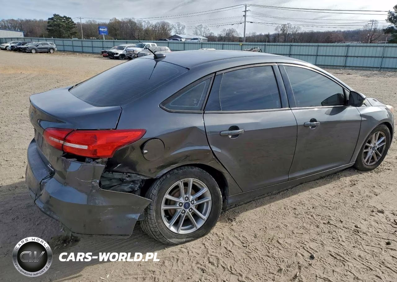 2015 Ford Focus Se VIN:1FADP3F2XFL312671 - 3