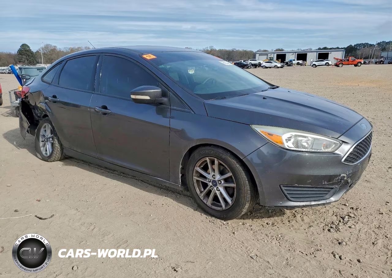 2015 Ford Focus Se VIN:1FADP3F2XFL312671 - 4