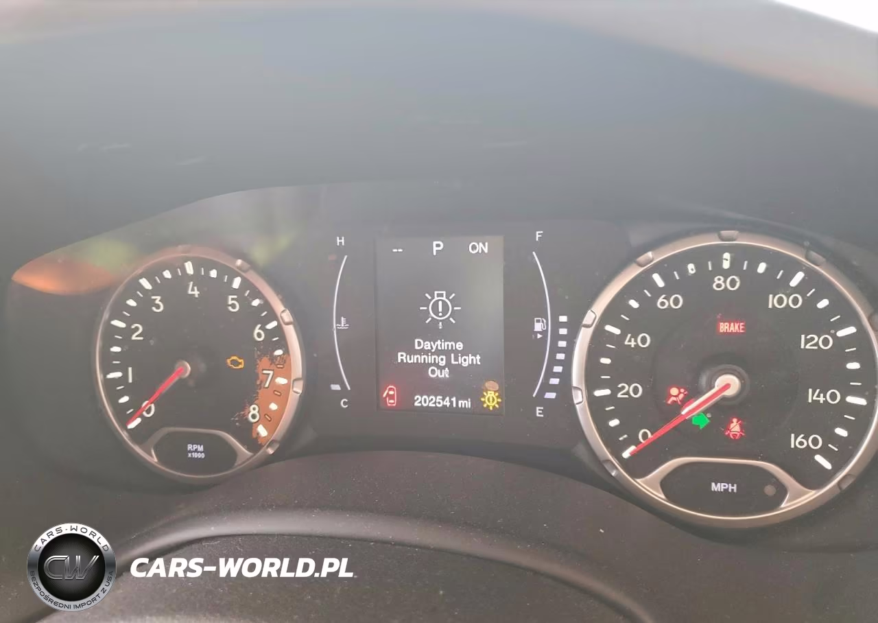 2018 Jeep Renegade Latitude VIN:ZACCJABB8JPH32452 - 9
