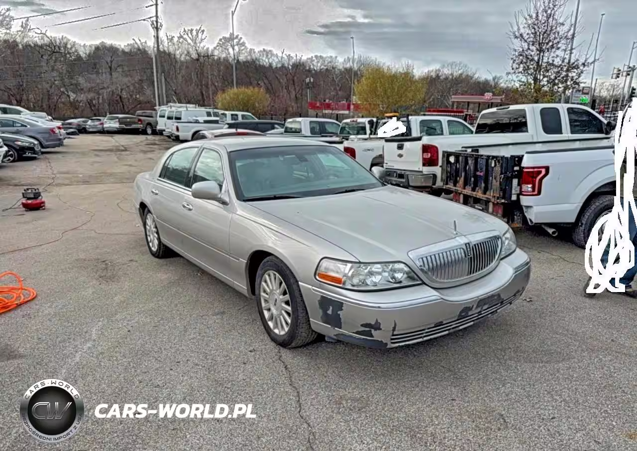 2003 Lincoln Town Car Signature