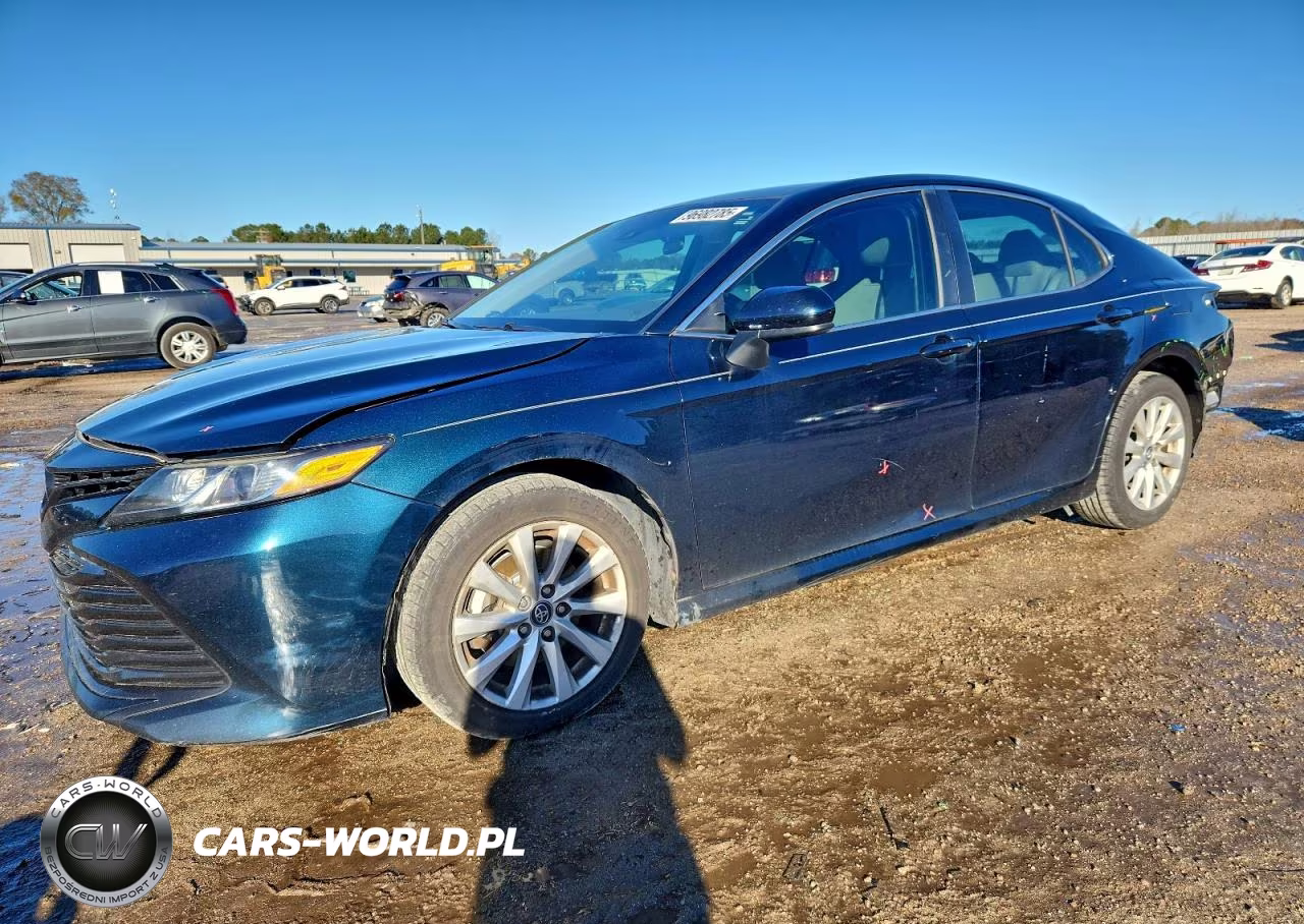 2020 Toyota Camry Le – zdjęcie 1 z 13