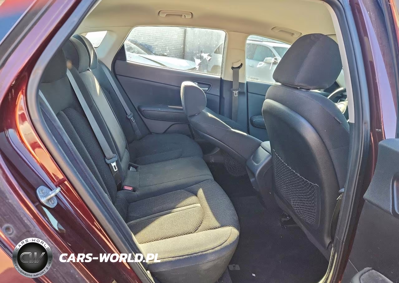 2019 Kia Optima VIN:5XXGT4L37KG309632 - 10