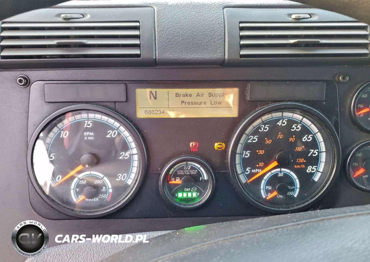 2018 Freightliner Cascadia 125 Semi Truck VIN:1FUJGLDR2JLJH7891 - 8