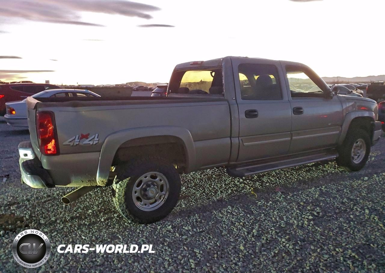 2003 Chevrolet Silverado K2500 Heavy Duty VIN:1GCHK23U23F213993 - 3