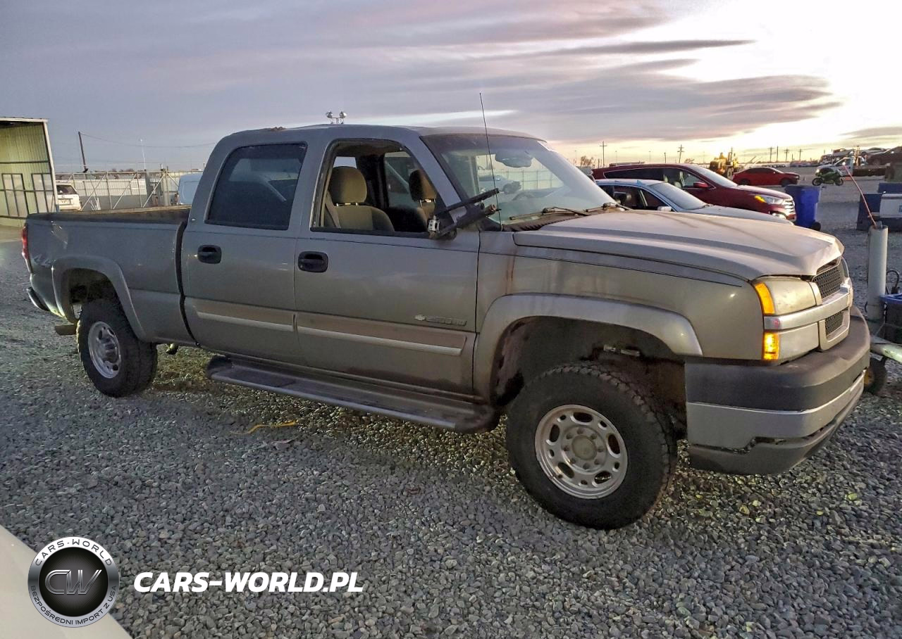 2003 Chevrolet Silverado K2500 Heavy Duty VIN:1GCHK23U23F213993 - 4