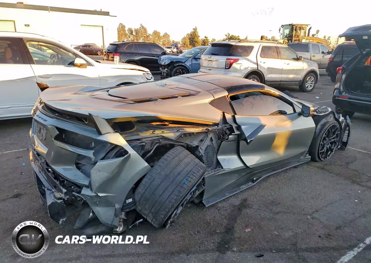 2022 Chevrolet Corvette Stingray 2Lt VIN:1G1YB2D4XN5124138 - 3