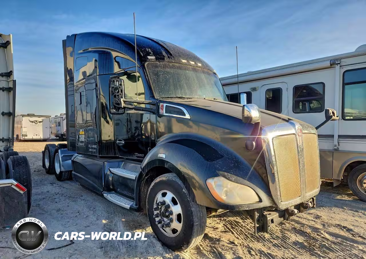 2015 Kenworth T680 Semi Truck