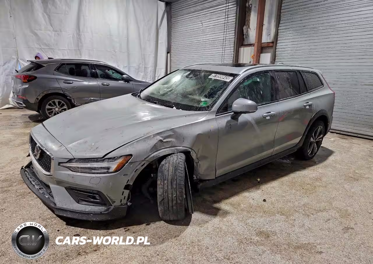 2025 Volvo V60 Cross Country Plus