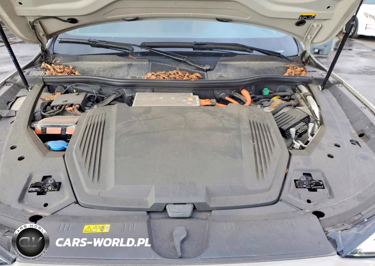 2022 Audi E-Tron Premium VIN:WA1AAAGE5NB005421 - 12