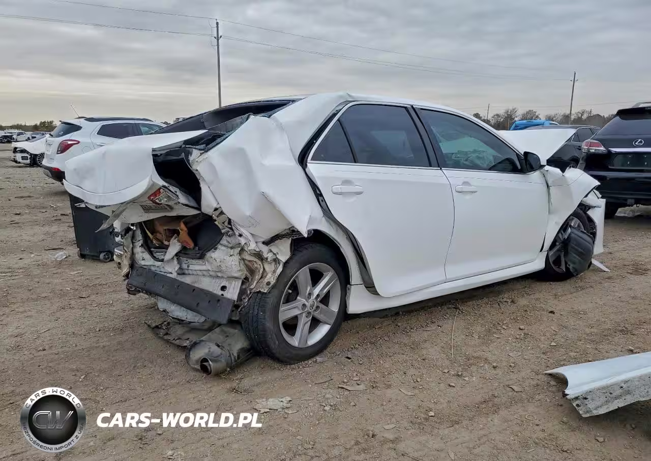 2014 Toyota Camry L VIN:4T1BF1FKXEU786813 - 3