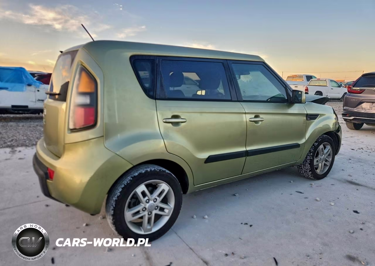 2011 Kia Soul + VIN:KNDJT2A2XB7238407 - 3