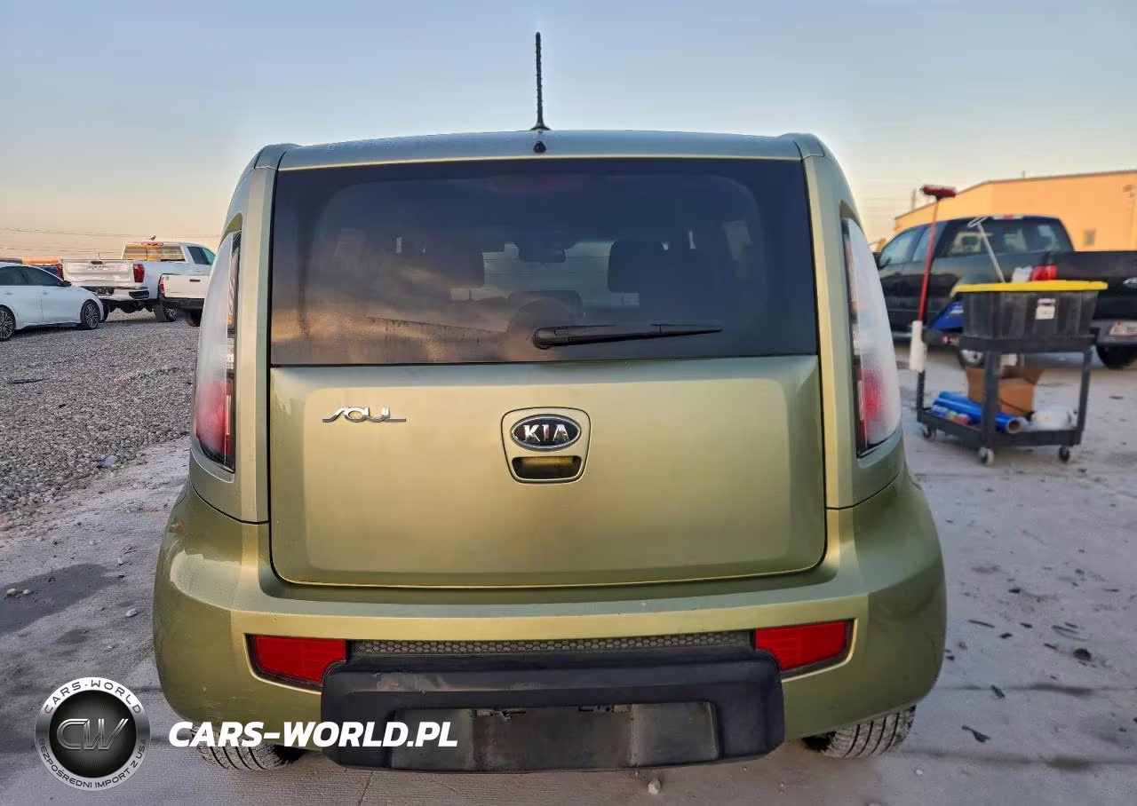 2011 Kia Soul + VIN:KNDJT2A2XB7238407 - 6