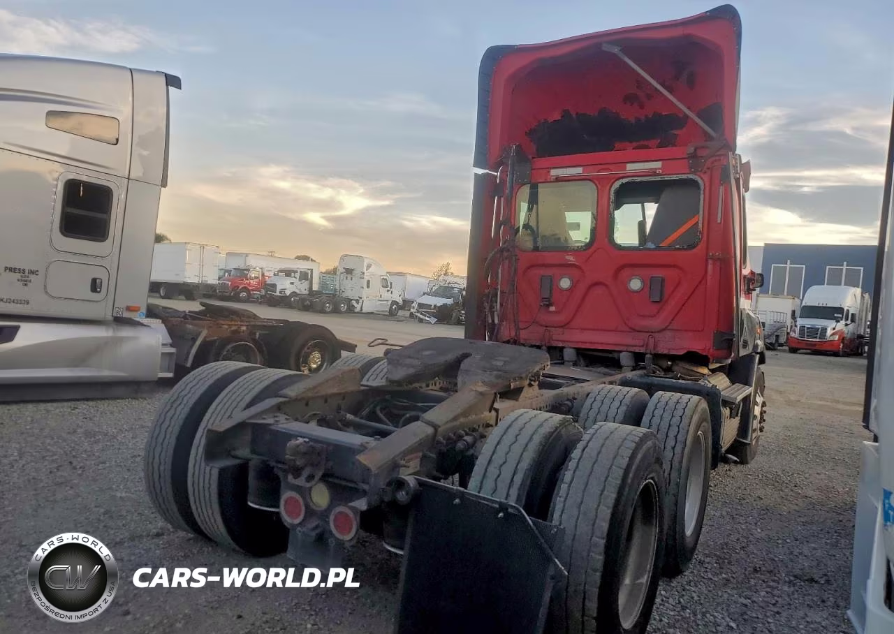 2017 Freightliner Cascadia 113 Semi Truck VIN:1FUJGBDV2HLJF2040 - 4