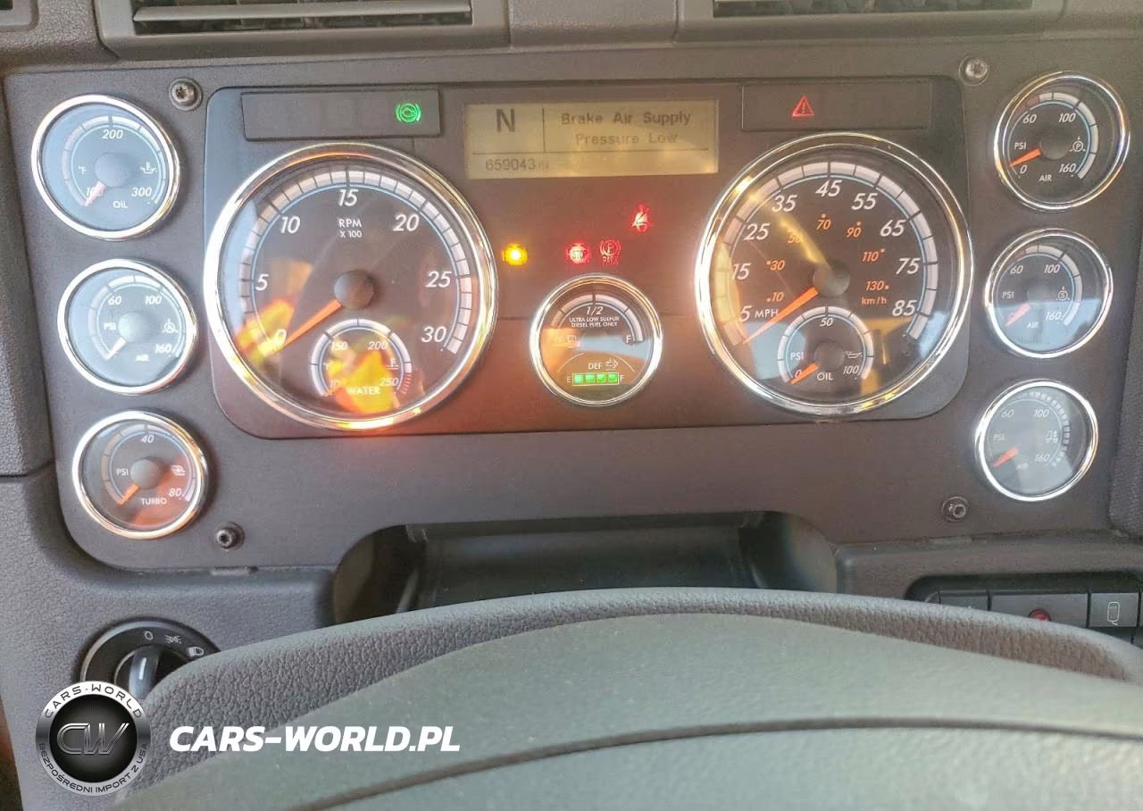 2017 Freightliner Cascadia 113 Semi Truck VIN:1FUJGBDV2HLJF2040 - 8