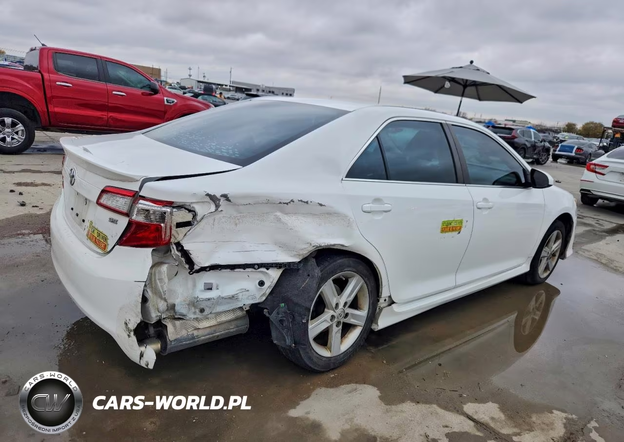 2014 Toyota Camry Se VIN:4T1BF1FK4EU833740 - 3