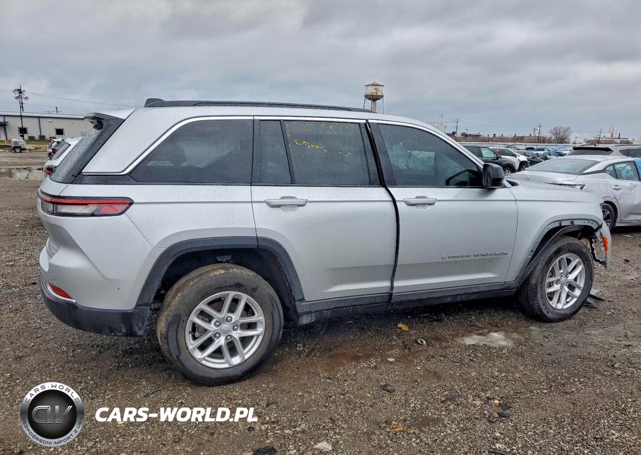 2025 Jeep Grand Cherokee Laredo VIN:1C4RJHAG5SC293782 - 3