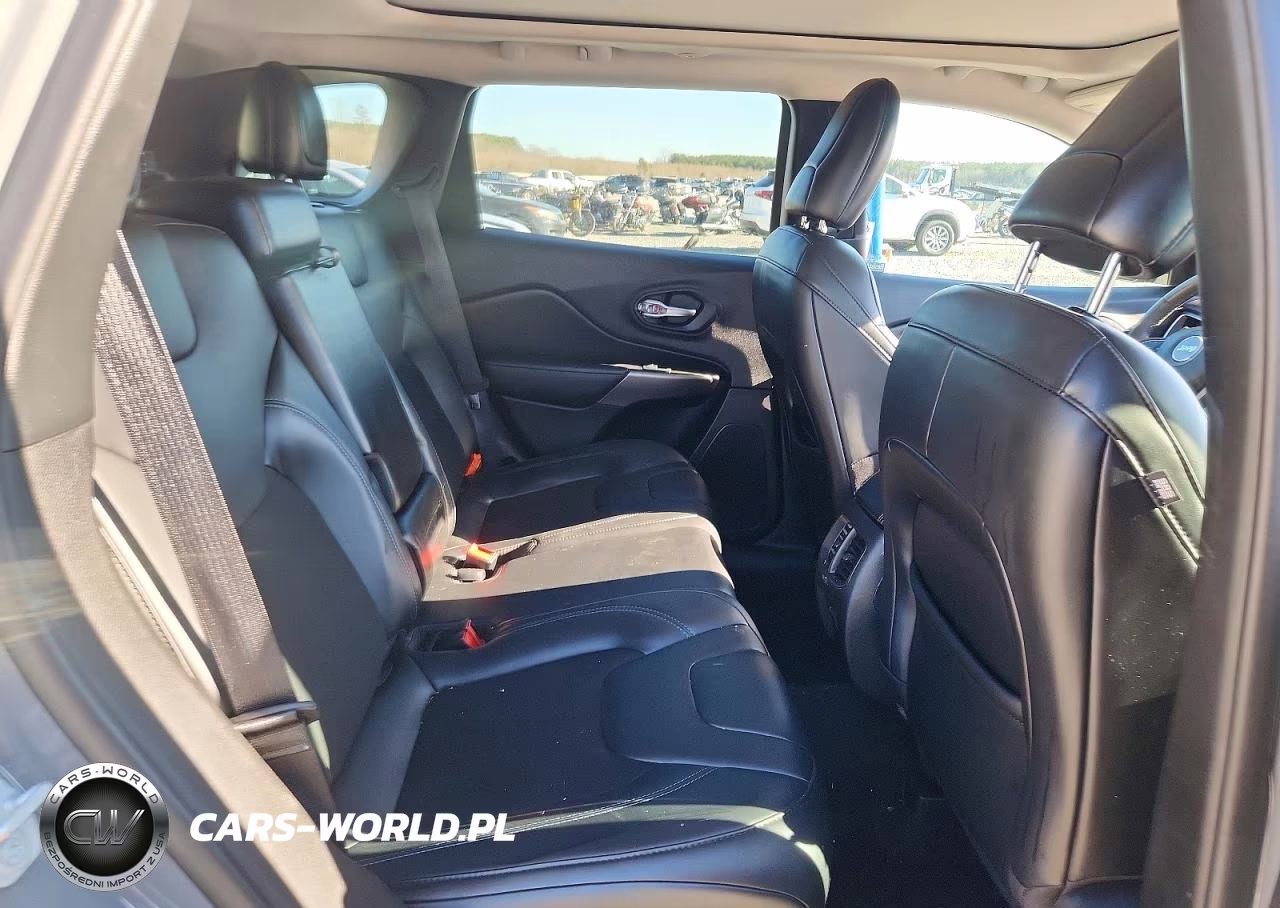 2020 Jeep Cherokee Latitude Plus VIN:1C4PJLLB0LD634125 - 11