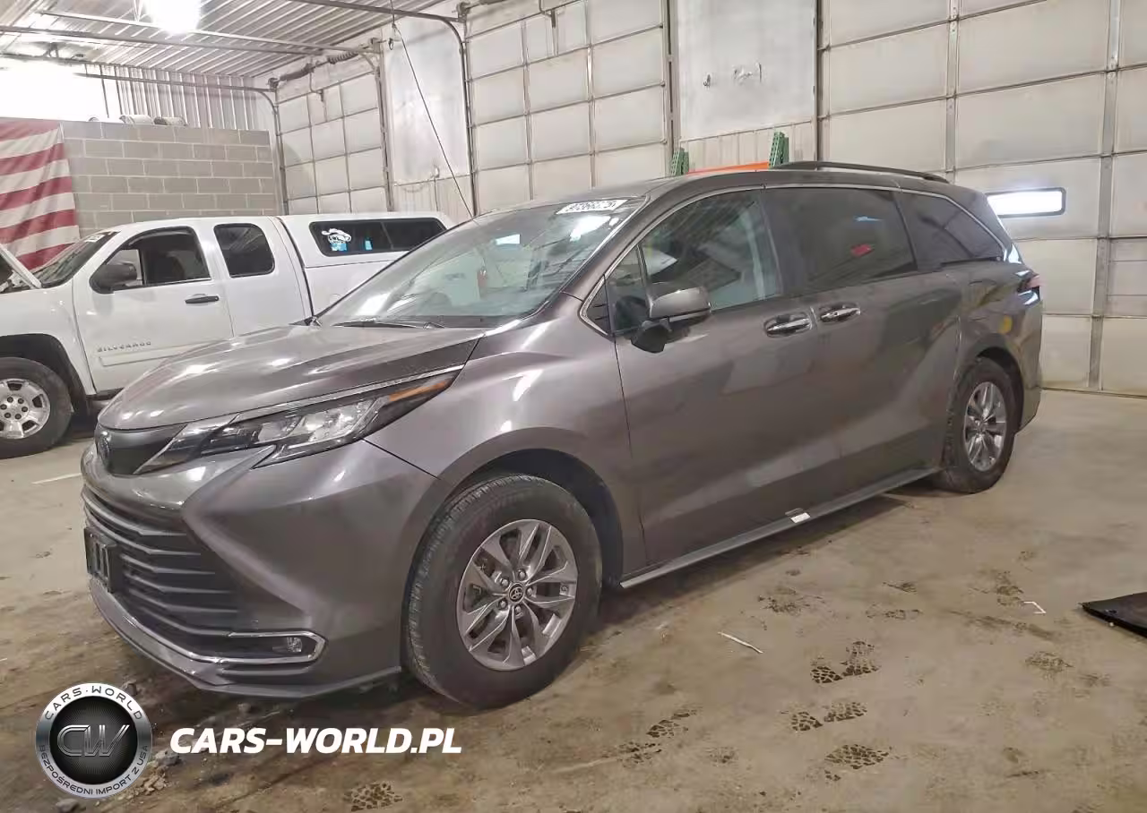 2023 Toyota Sienna Xle