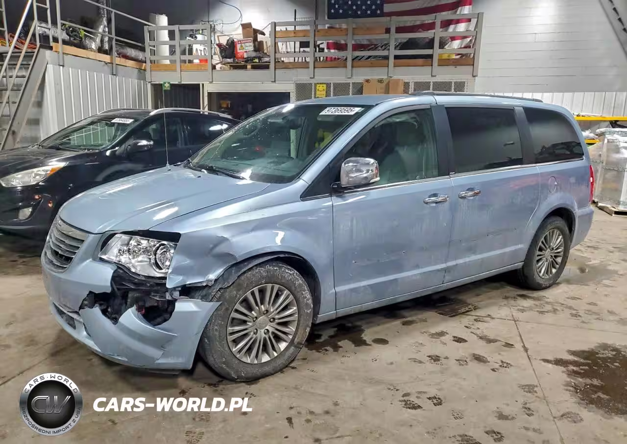 2013 Chrysler Town & Country Touring L