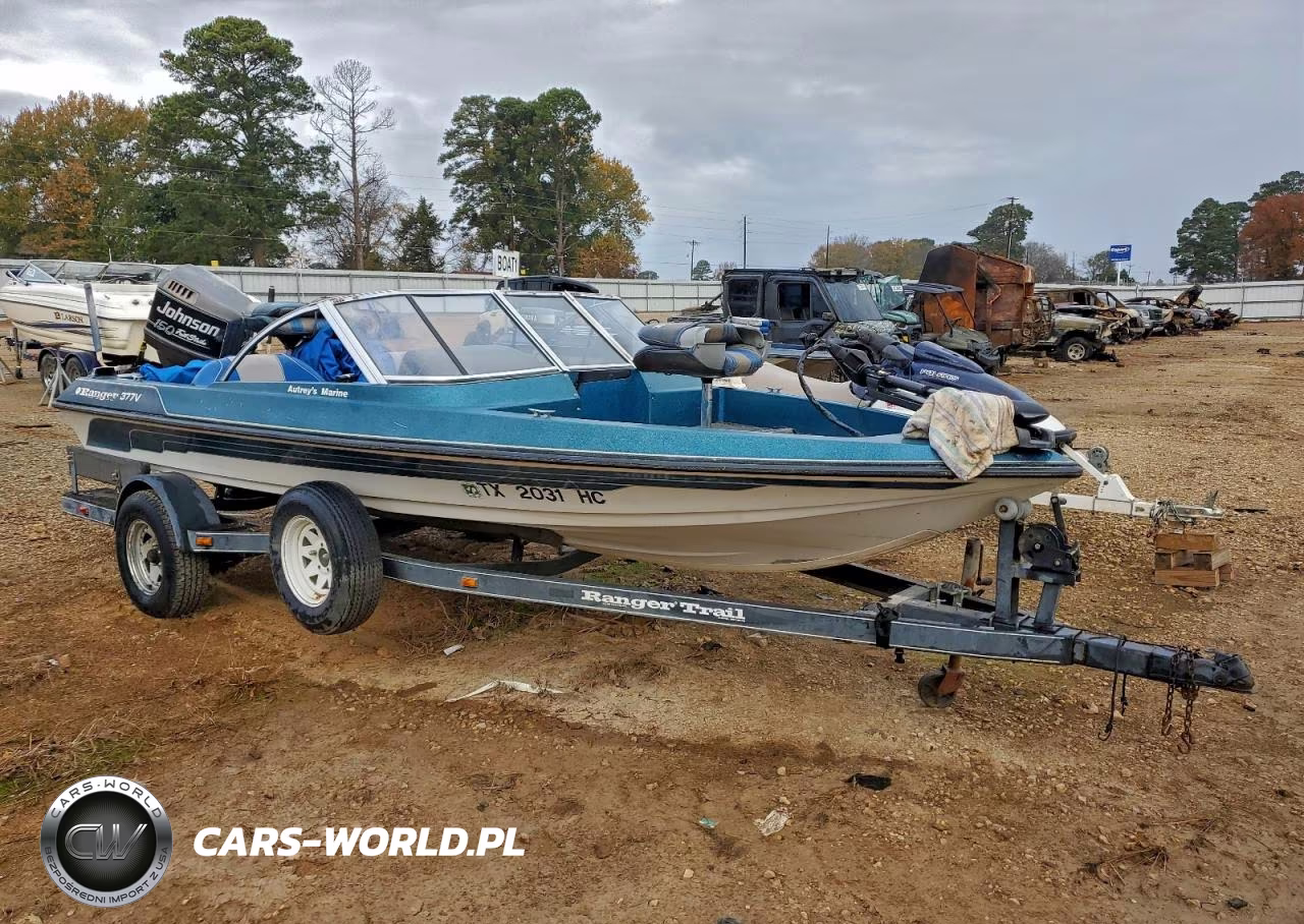 1993 Ranger 377V Boat