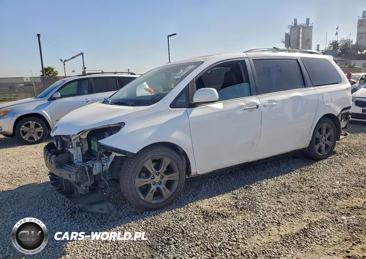 2015 Toyota Sienna Sport