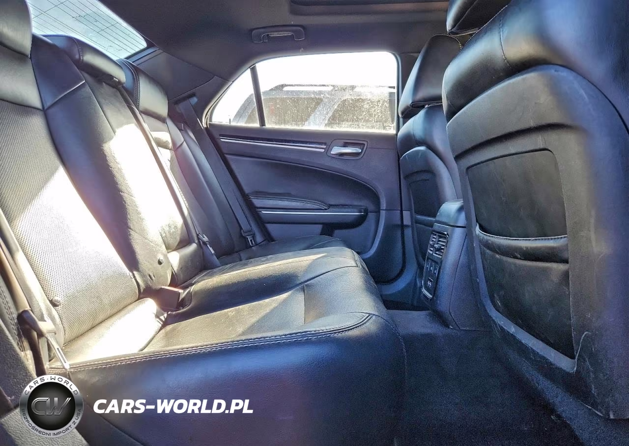 2018 Chrysler 300 S VIN:2C3CCAGG3JH268622 - 10