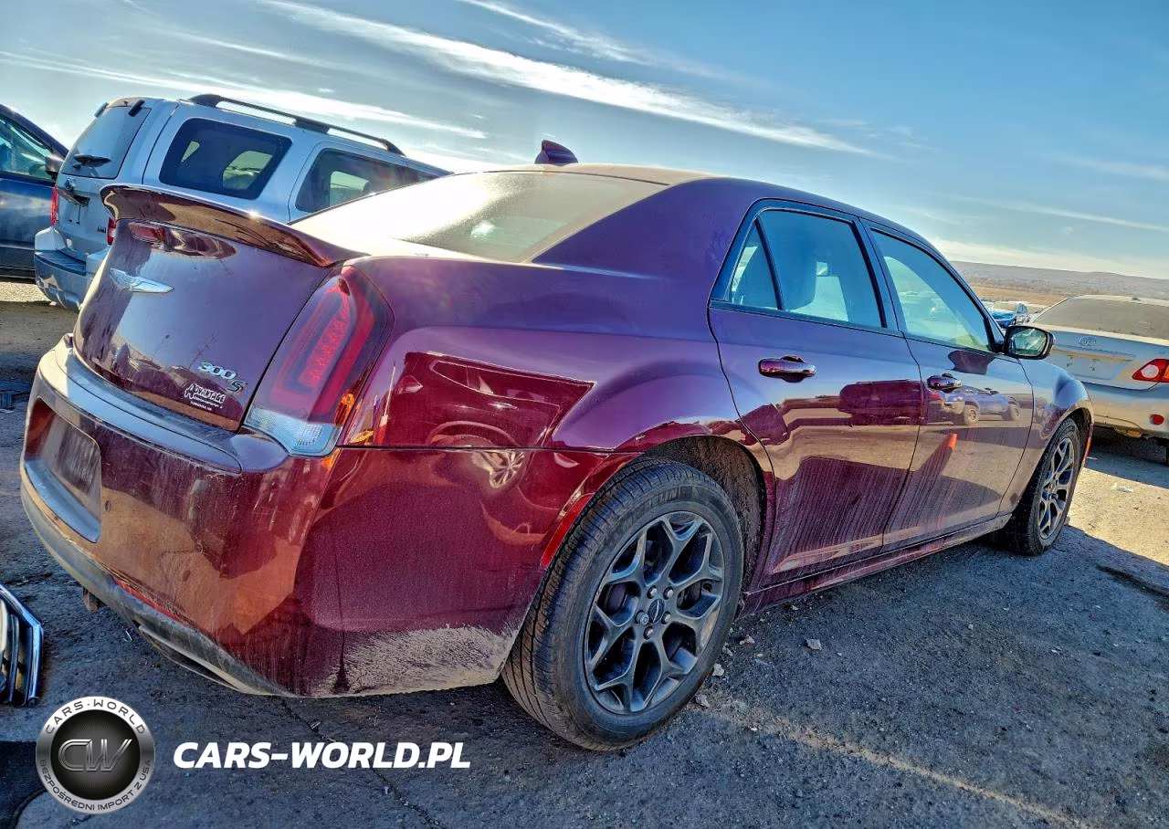 2018 Chrysler 300 S VIN:2C3CCAGG3JH268622 - 3