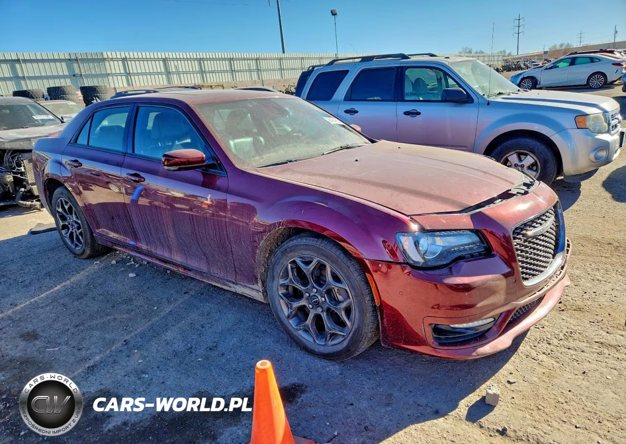 2018 Chrysler 300 S VIN:2C3CCAGG3JH268622 - 4