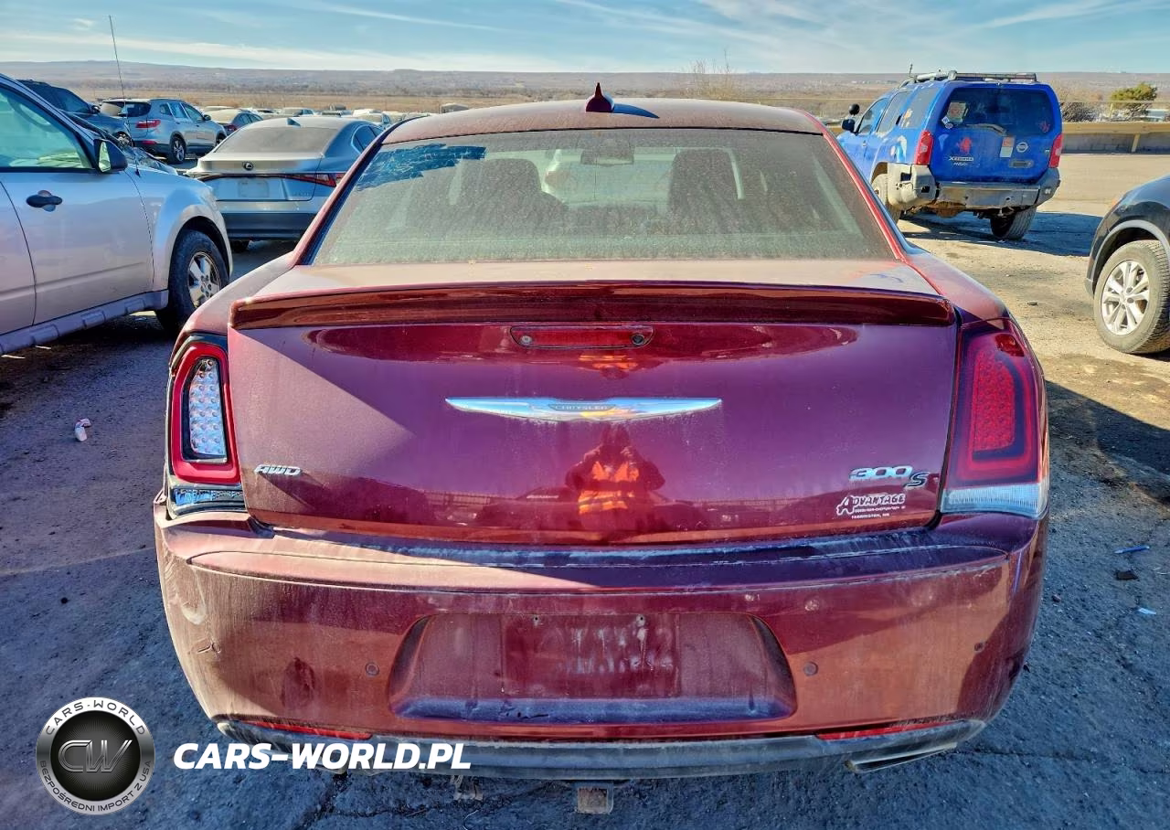 2018 Chrysler 300 S VIN:2C3CCAGG3JH268622 - 6