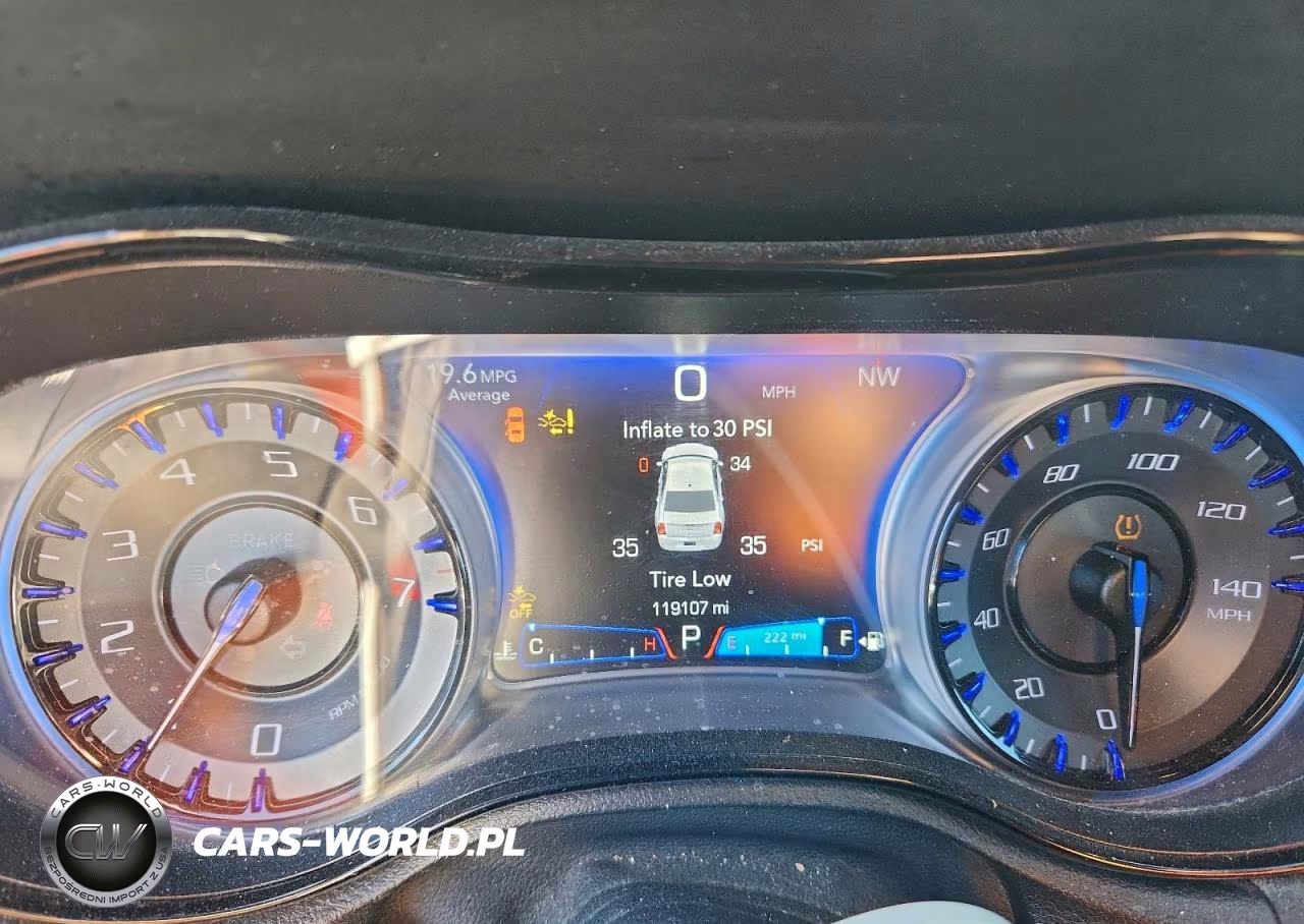 2018 Chrysler 300 S VIN:2C3CCAGG3JH268622 - 9