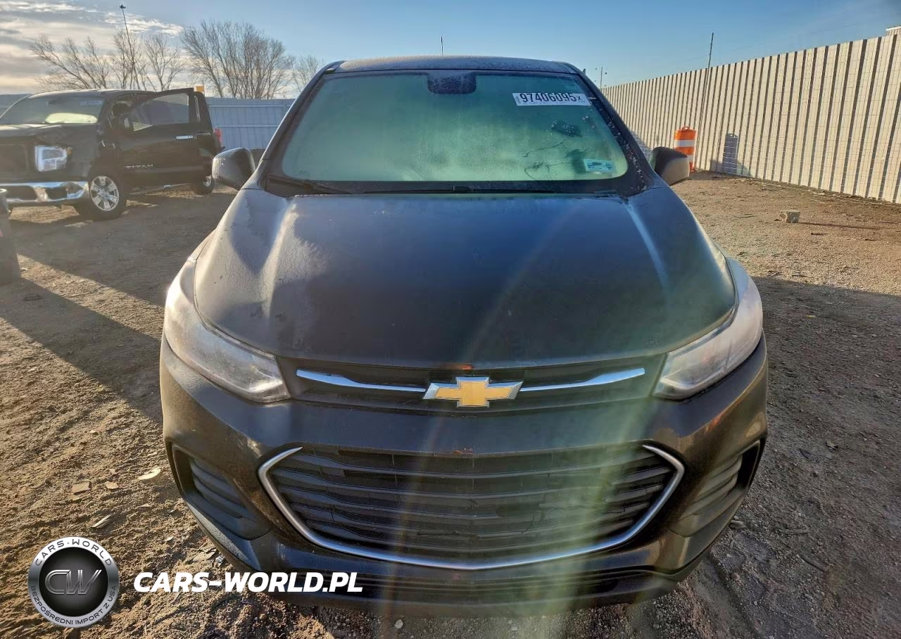 2019 Chevrolet Trax Ls VIN:3GNCJNSB7KL375323 - 5