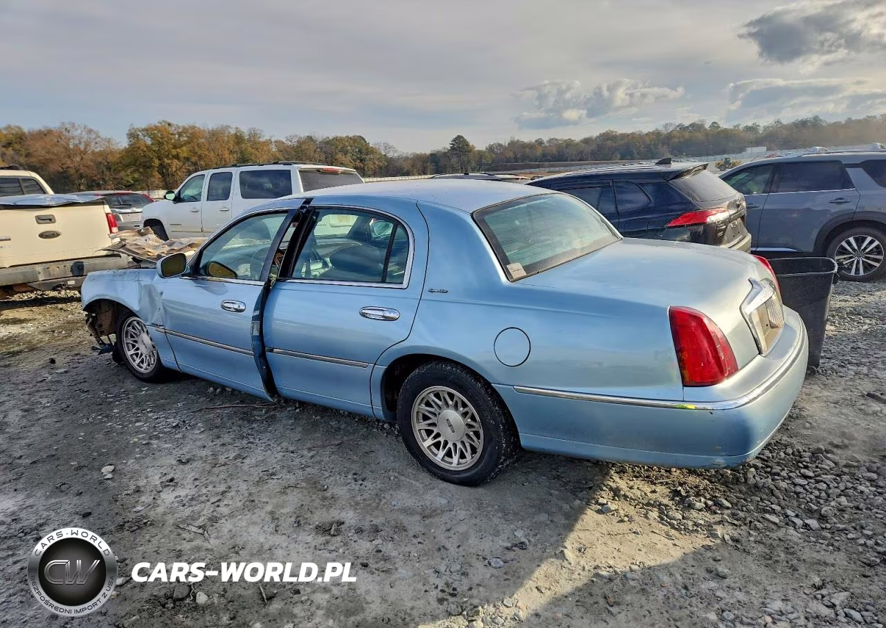 1998 Lincoln Town Car Signature VIN:1LNFM82W9WY716108 - 2