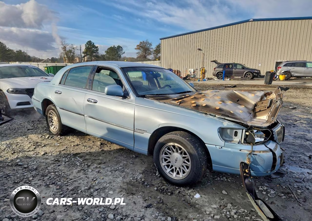 1998 Lincoln Town Car Signature VIN:1LNFM82W9WY716108 - 4