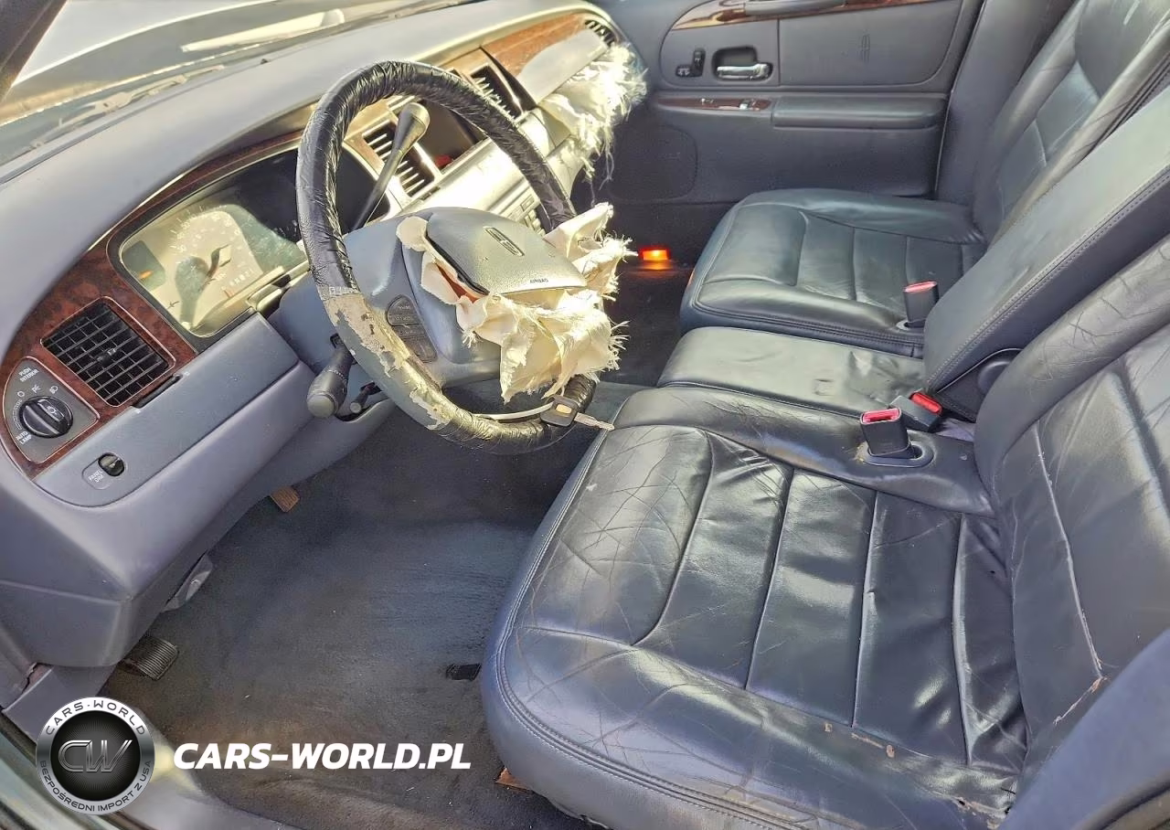 1998 Lincoln Town Car Signature VIN:1LNFM82W9WY716108 - 7