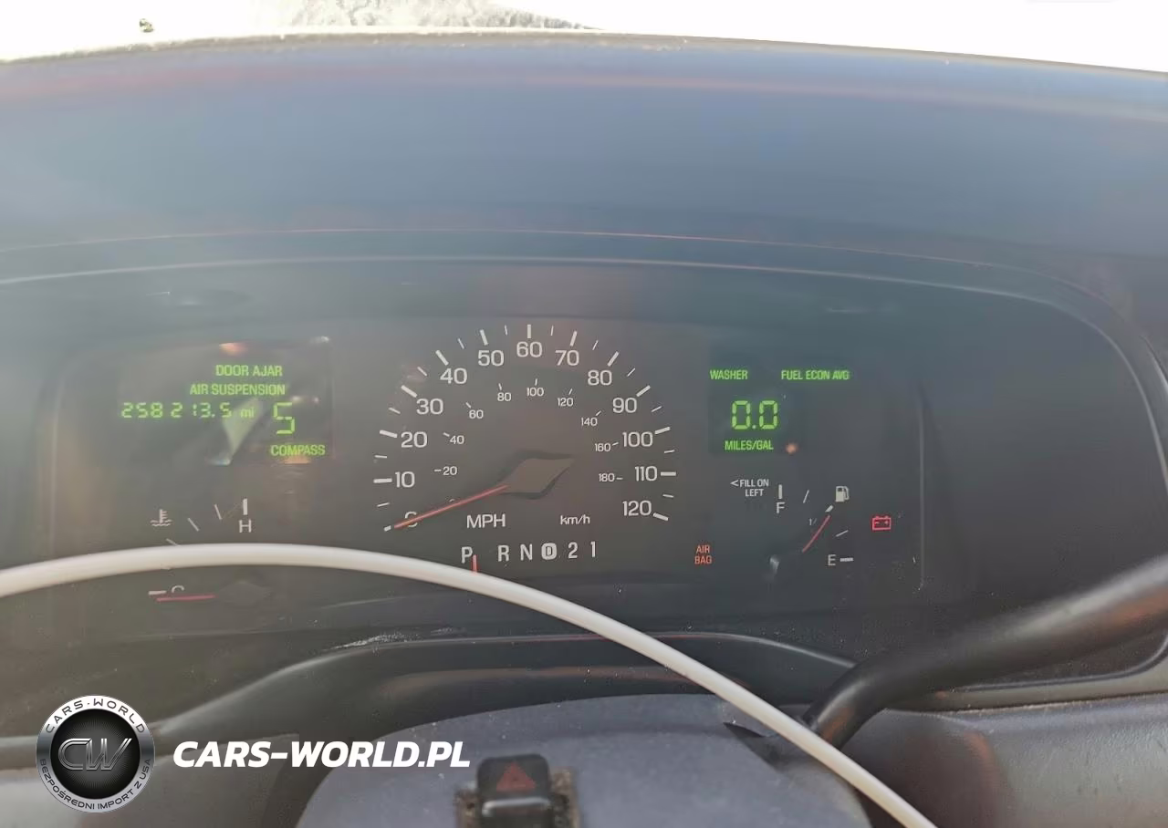 1998 Lincoln Town Car Signature VIN:1LNFM82W9WY716108 - 9